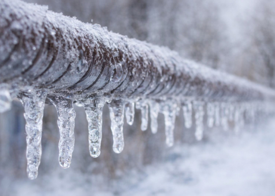 Две недели водной блокады: две пятиэтажки в Одессе стали заложниками «голой» трубы