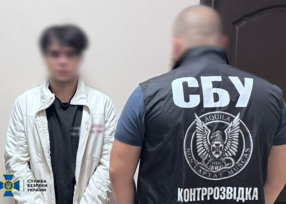 Собирал данные о критической инфраструктуре и хотел разместить вражеский флаг на ситилайтах: в Одессе задержали агента рф